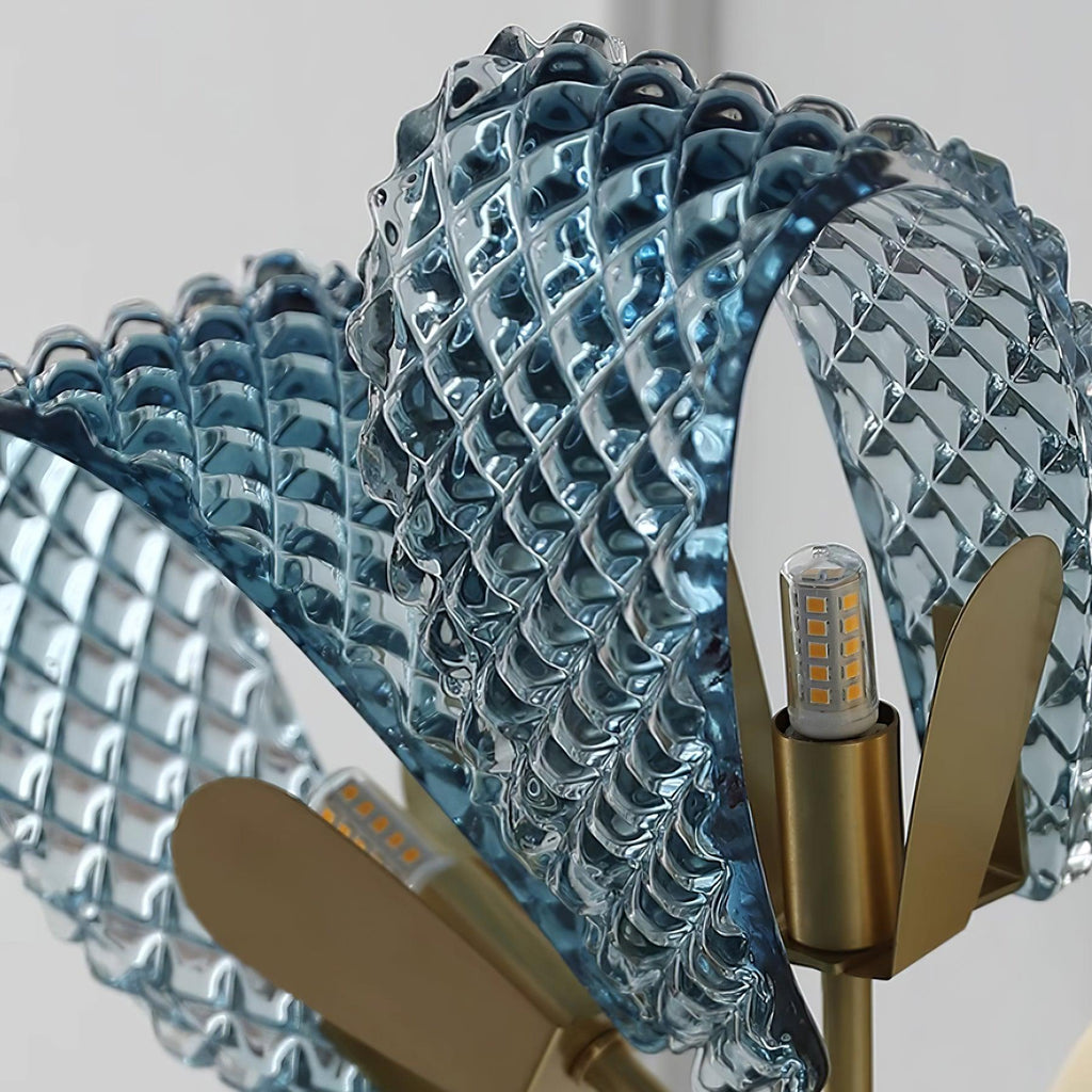Aira Applique Murale Bleue en Verre Nervuré avec Bras en Laiton, Style Chic et Glamour