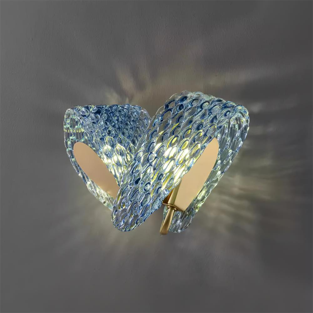 Aira Applique Murale Bleue en Verre Nervuré avec Bras en Laiton, Style Chic et Glamour