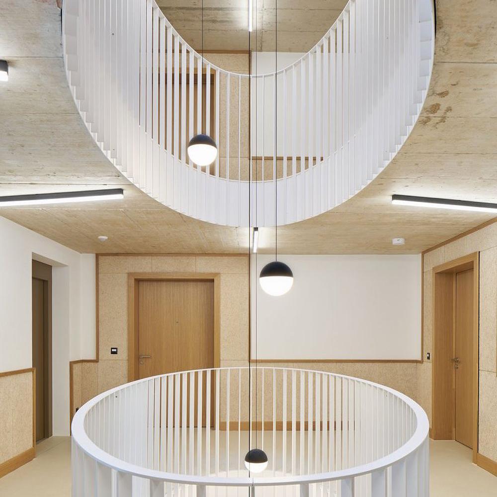 Apex Suspension Industrielle Moderne