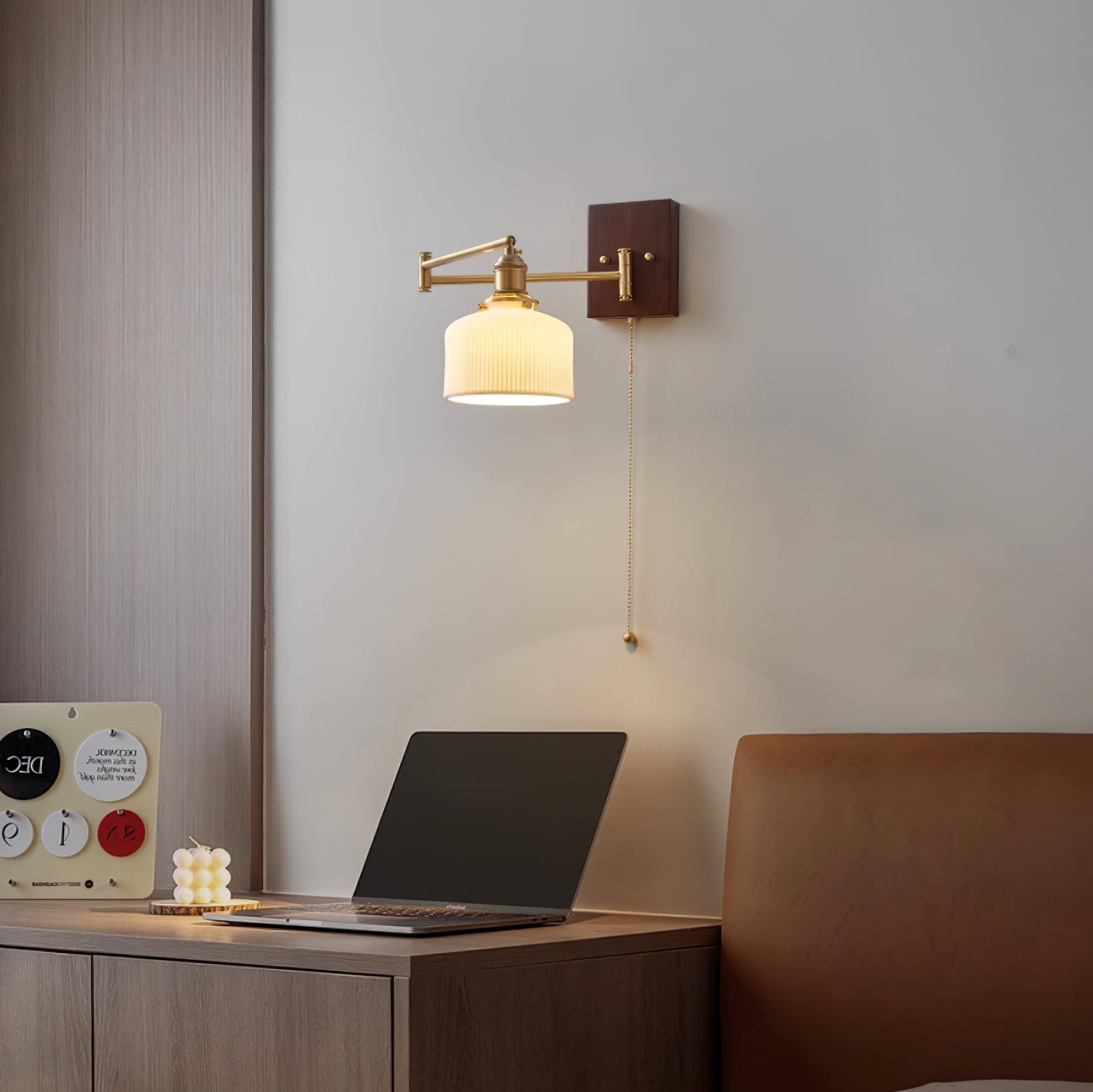 Applique Murale Artistique en Noyer et Laiton Bras Ajustable Charme Vintage