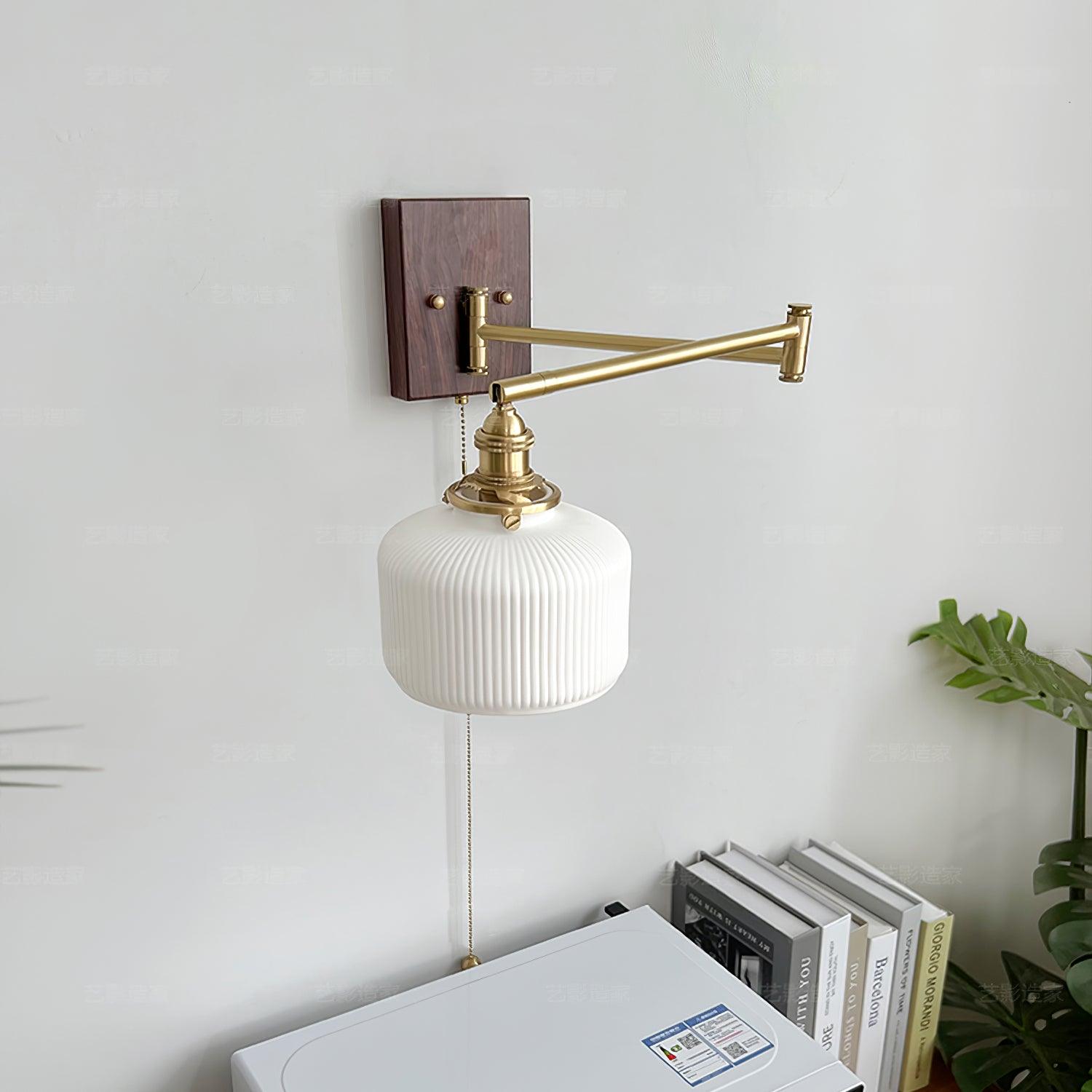 Applique Murale Artistique en Noyer et Laiton Bras Ajustable Charme Vintage