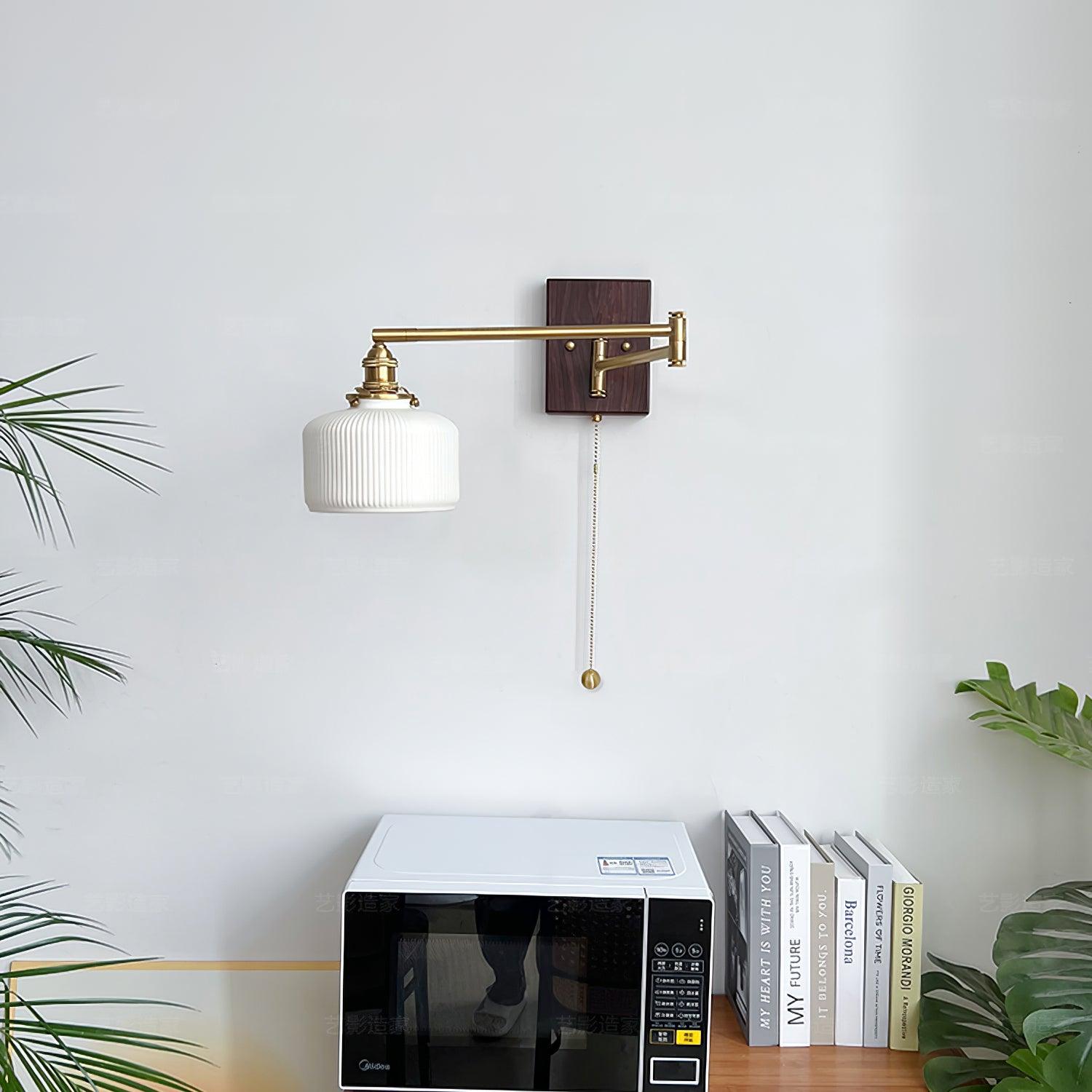 Applique Murale Artistique en Noyer et Laiton Bras Ajustable Charme Vintage