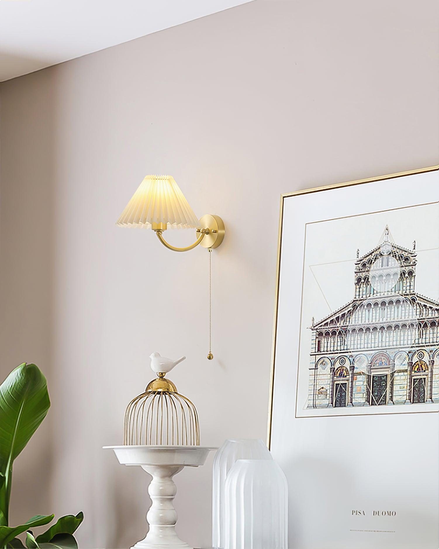 Abbotswell Élégance Plissé Laiton Tissu Applique Murale