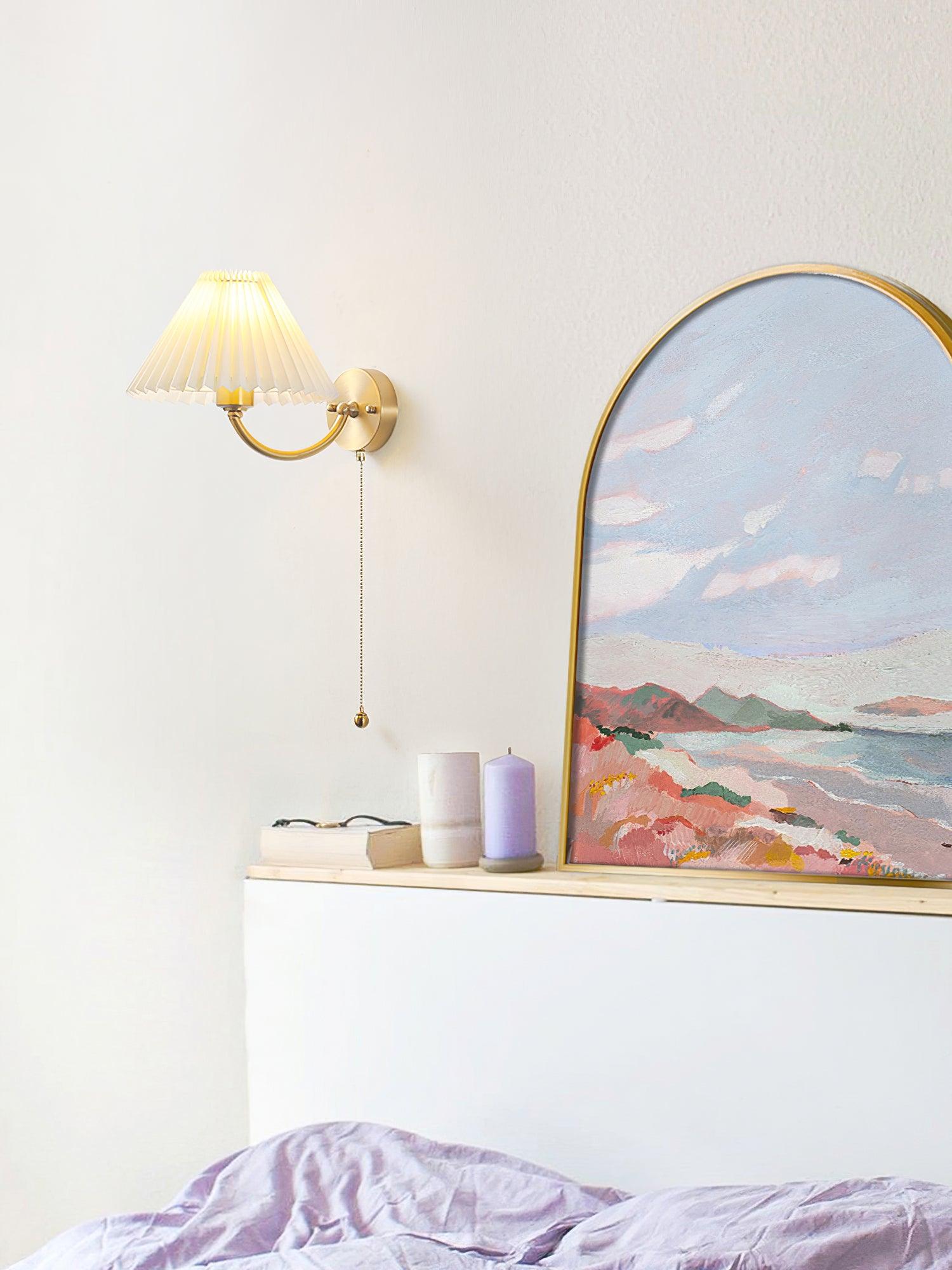 Abbotswell Élégance Plissé Laiton Tissu Applique Murale