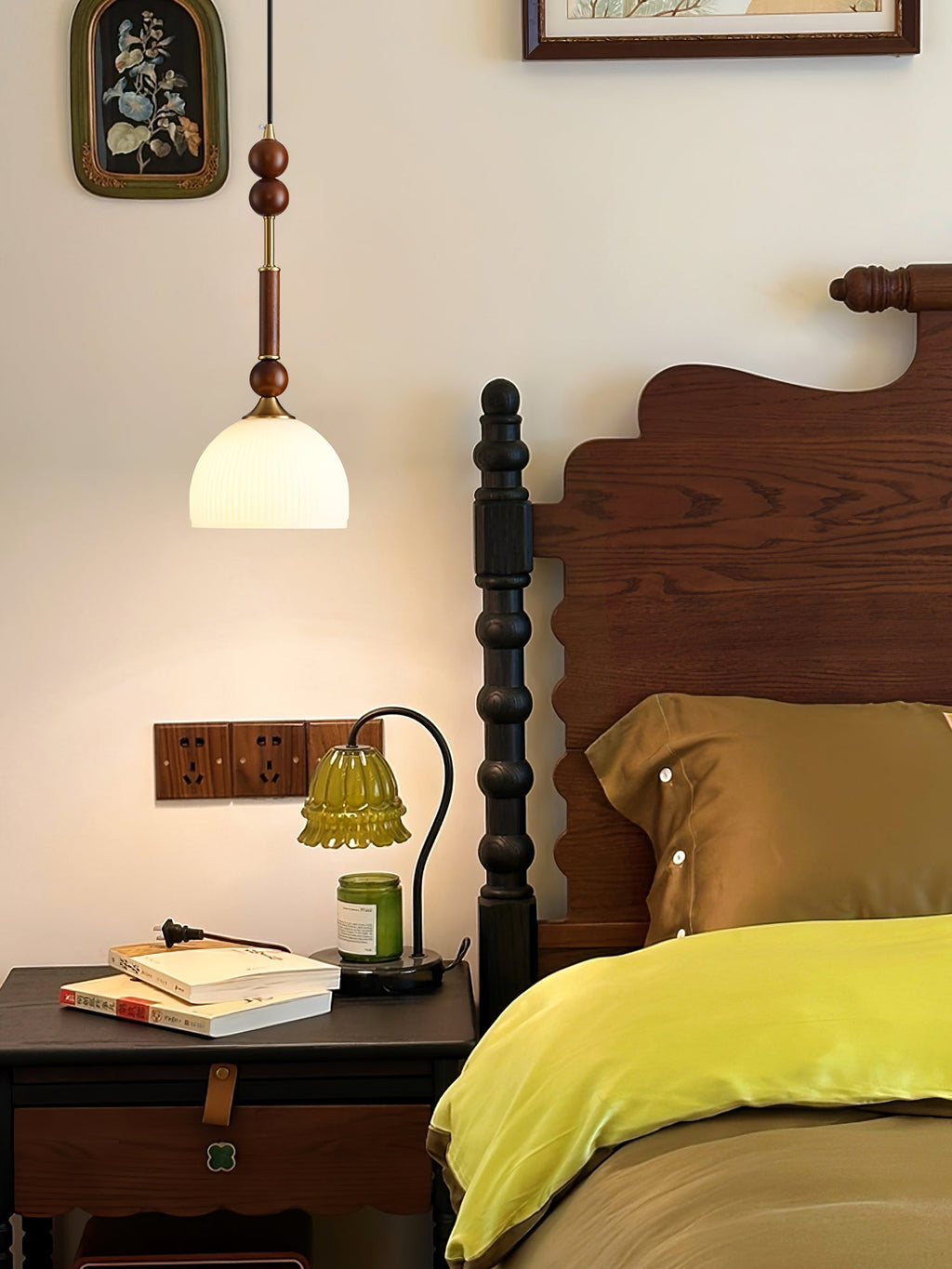 AmberGlow Suspension en Bois Vintage