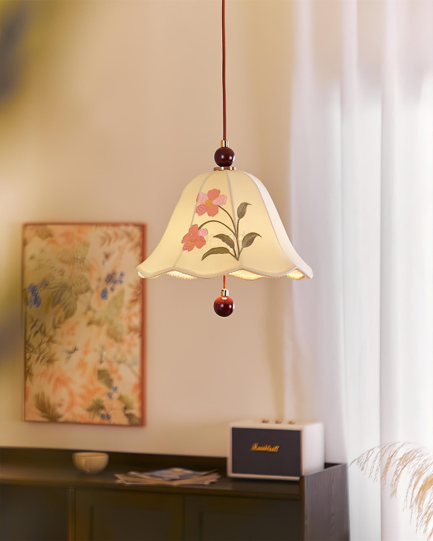 Roselle Suspension Élégance Florale Brodée