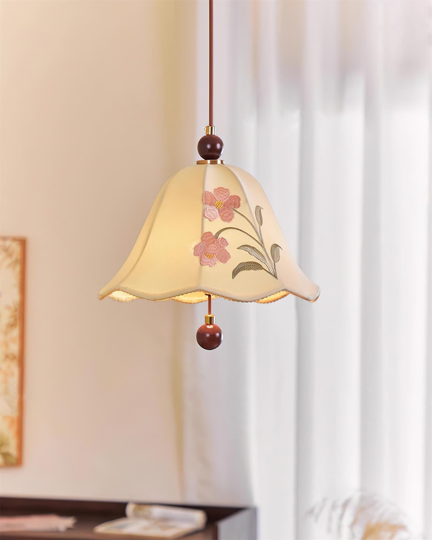 Roselle Suspension Élégance Florale Brodée