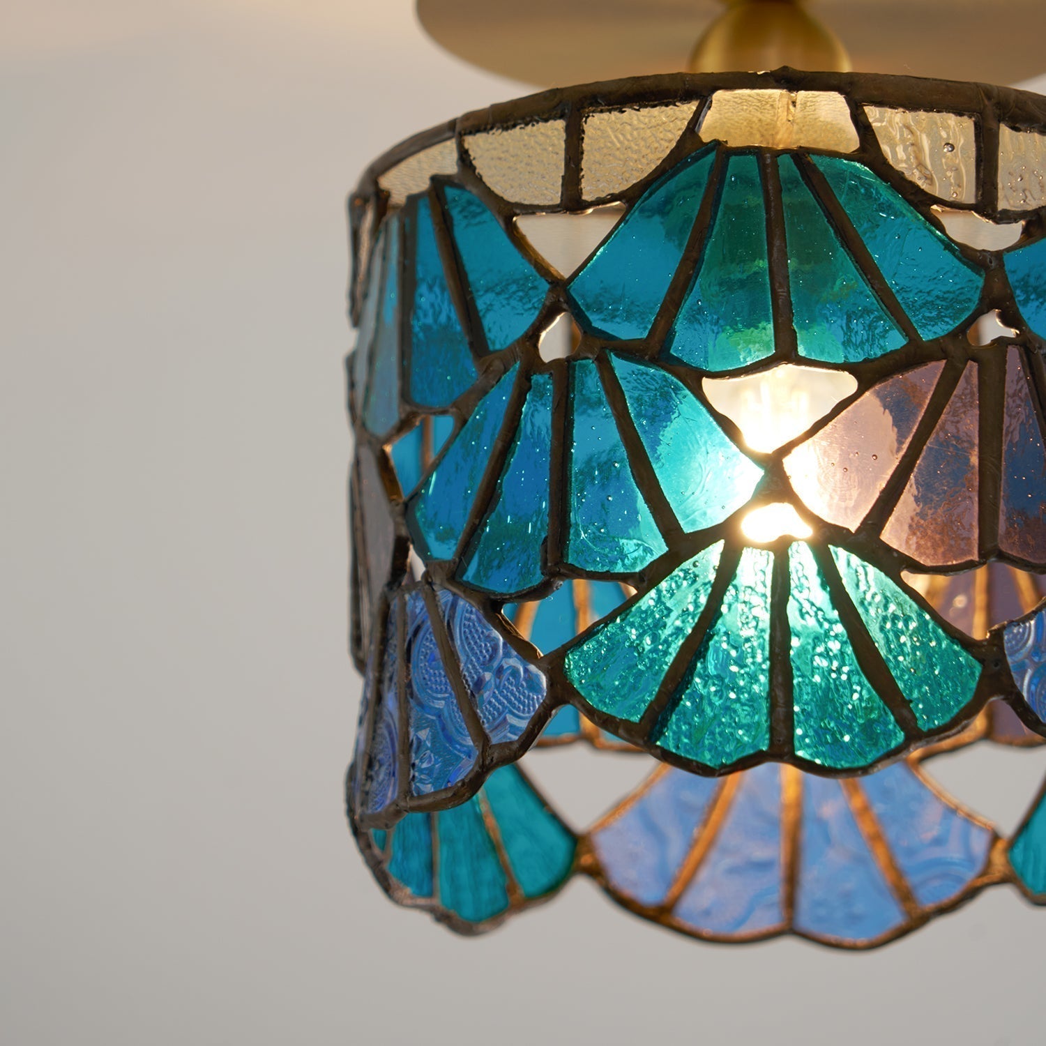 Luminaire en verre Rosavine Plafonnier Semi-Encastré Verre Coloré Tiffany